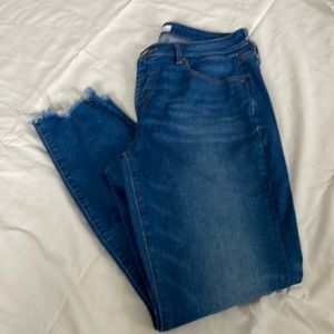 Loft chewed hem Curvy skinny cropped jeans